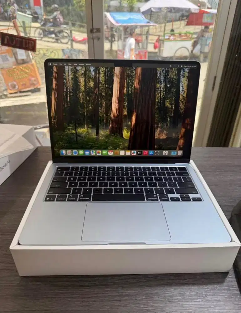 Macbook air m4 16/256gb ibox mulus masih baru buka segel doang