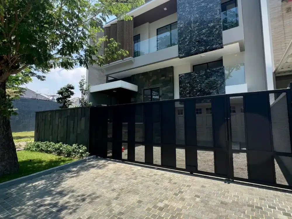 Rumah Bagus dan  Lokasi Strategis di Citraland, Sby