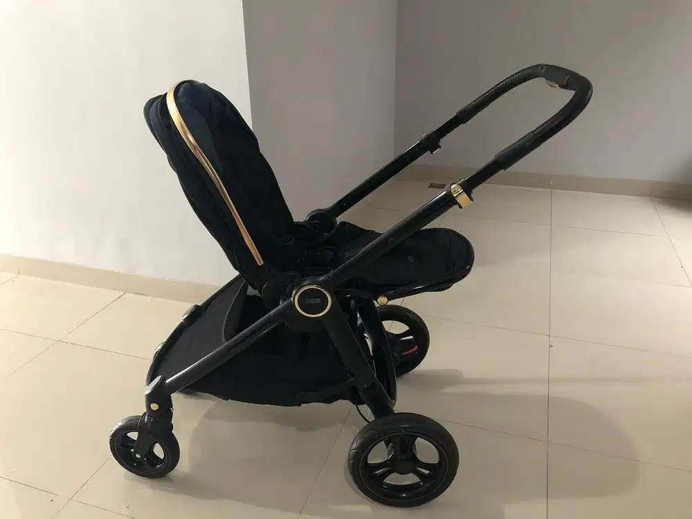 Dijual cepat Baby Stroller Mamas Papas Ocarro Jewel Black