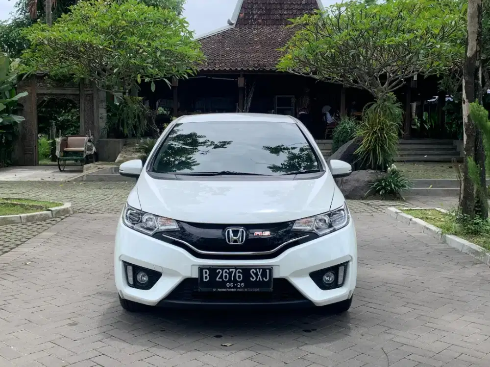 Honda Jazz RS matic 2016 putih,bebas laka banjir,low km