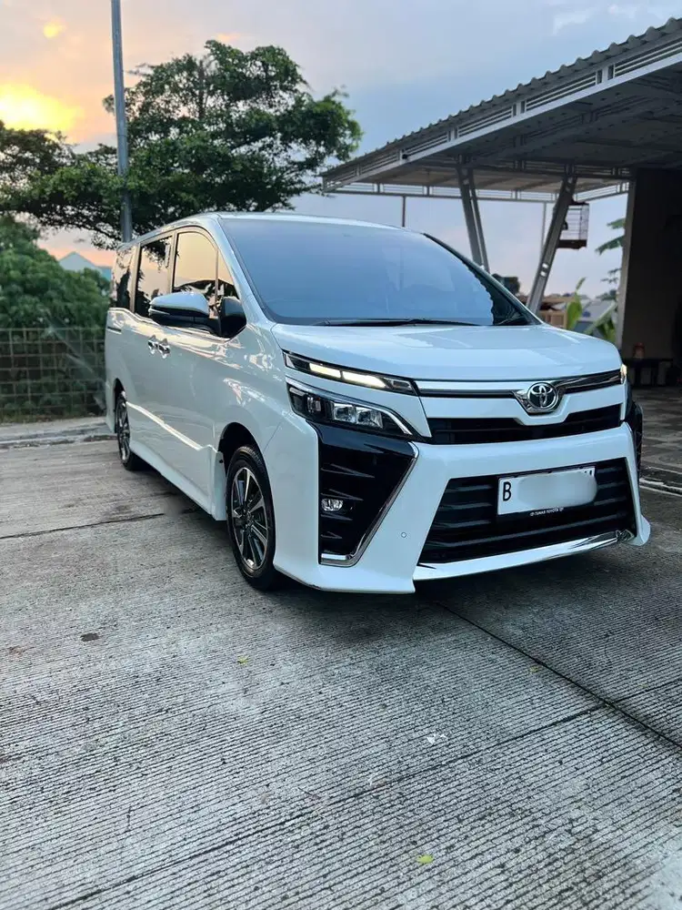 Toyota VOXY 2020