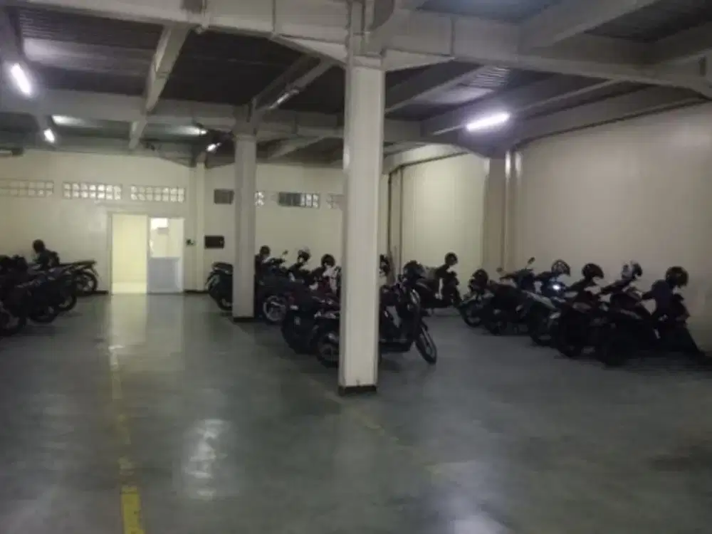 Disewakan Gudang Aktif 2 Lantai Tengah Kota Jl. Biliton - Surabaya ( Ada Fasilitas Lift Barang )