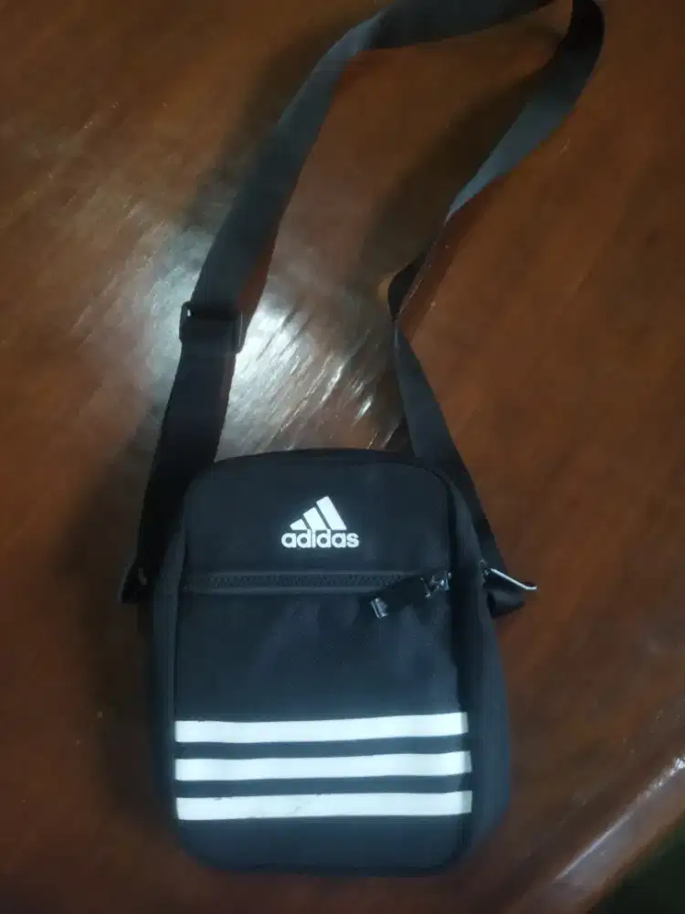 tas slempang adidas
