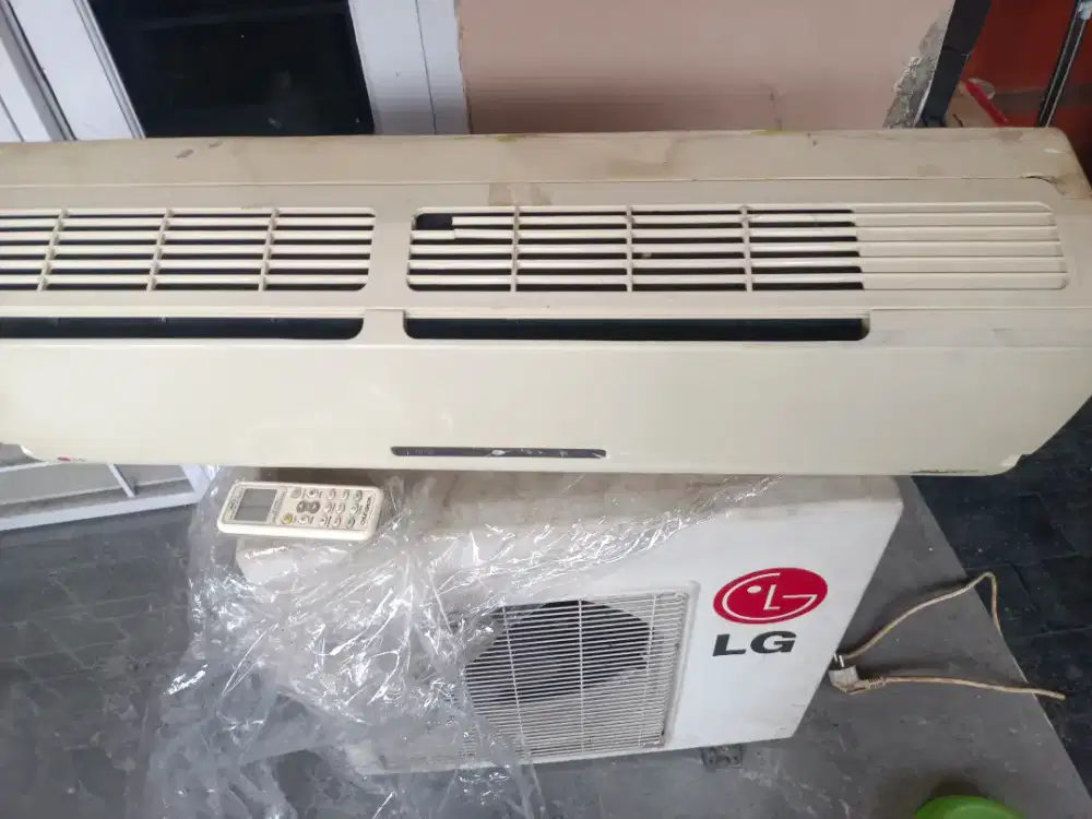 AC bekas LG 1/2 PK