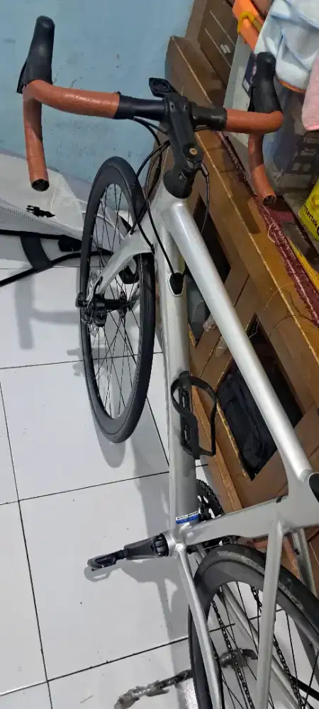 Sepeda road bike giant propel SL disk