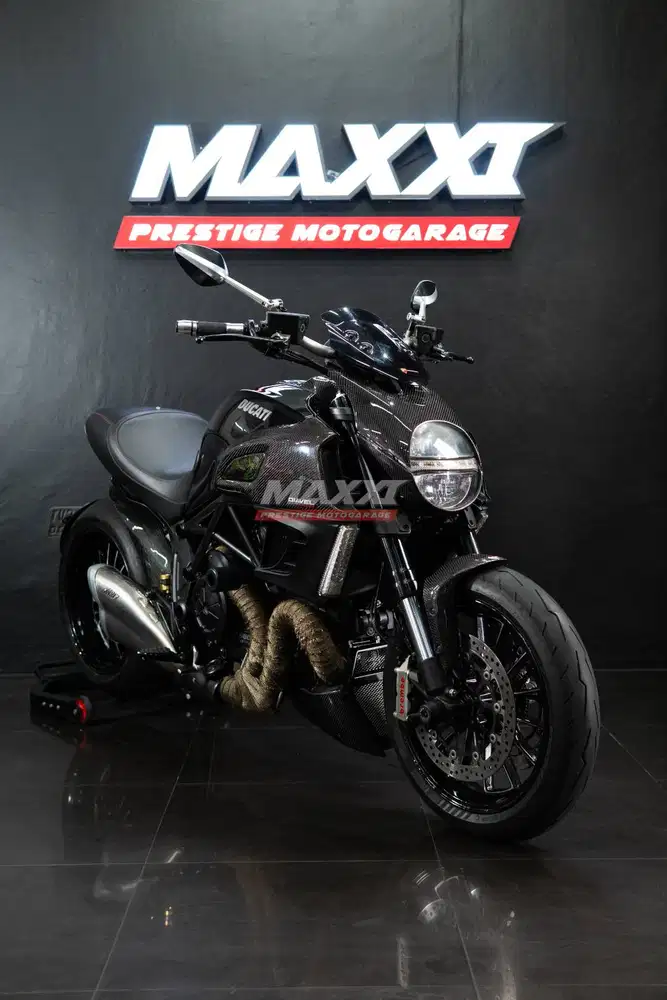 DUCATI DIAVEL BLACK CARBON  Z1000  HARLEY