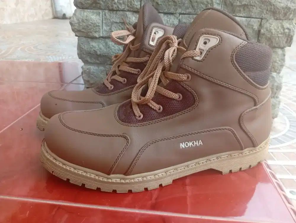 Sepatu Semi Boots merk nokha