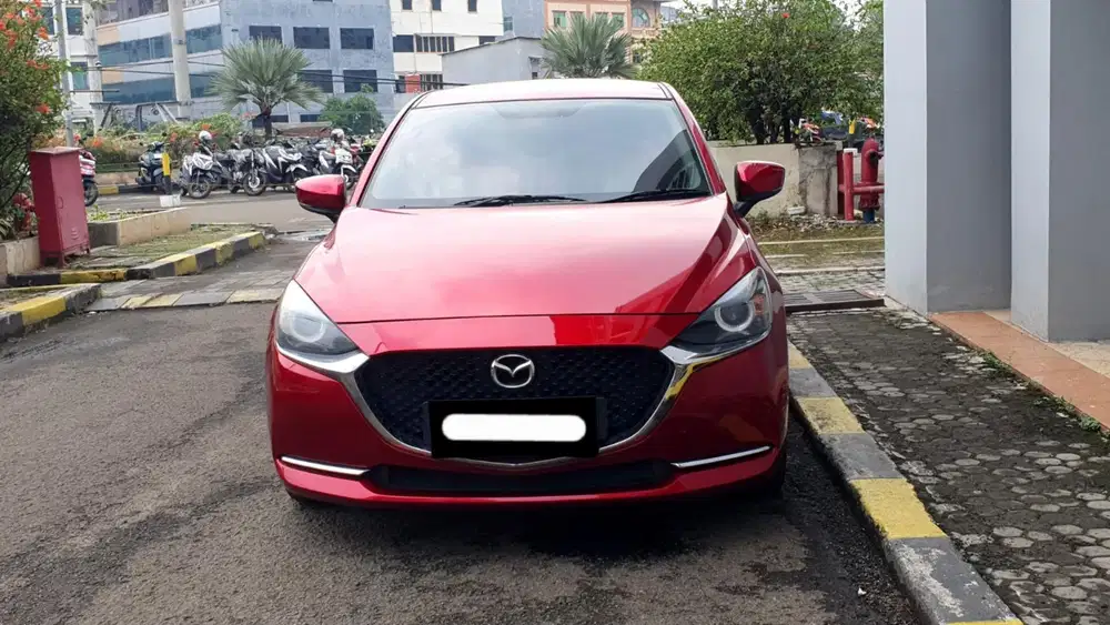 Mazda 2 skyactive sedan 2022 merah pajak panjang