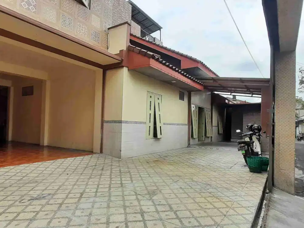 Di jual murah dekat sekolah Pelita Kasih solo bisa 3 mobil.