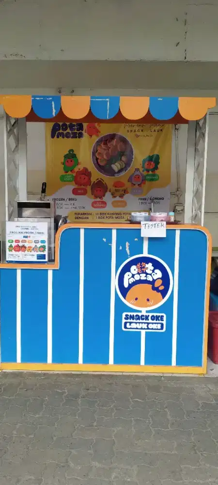 Jaga stand makanan ( samping supermarket)