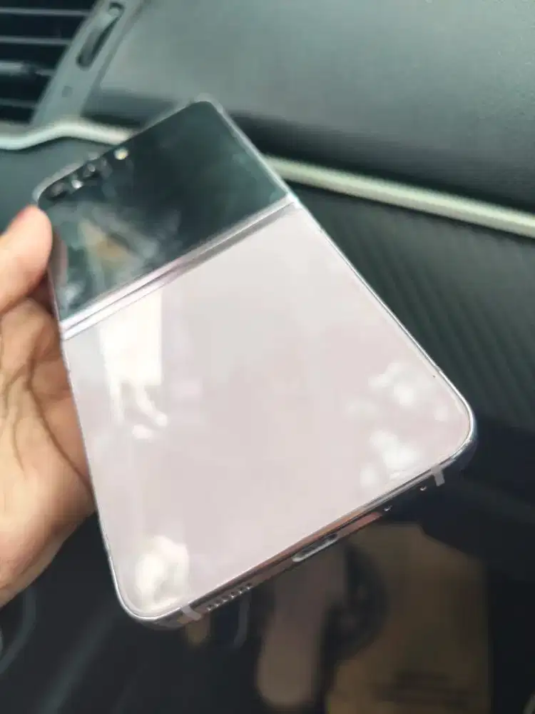 Samsung flip 5 likenew