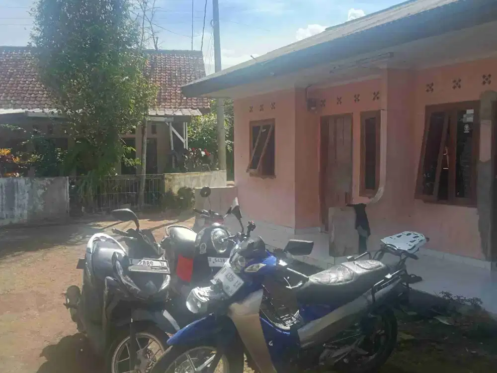 Rumah 400 m + Kontrakan 2 Pintu + Toko, Dipusat Kota Kecamatan Bojong, Purwakarta.