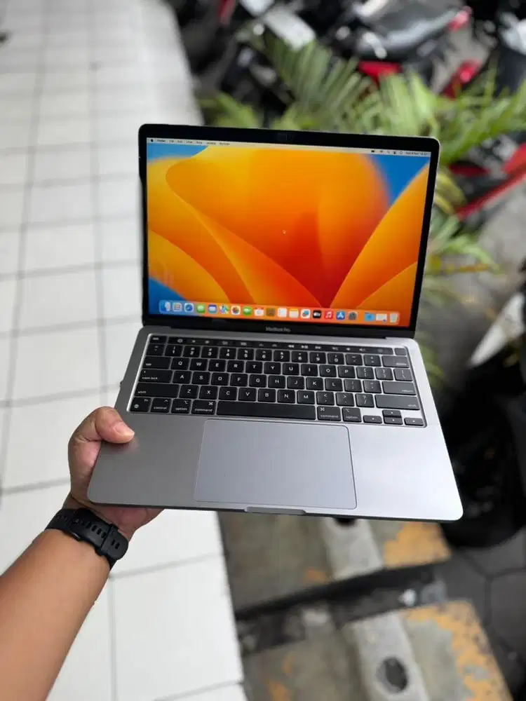 Macbook Pro M1 8/256 touch bar