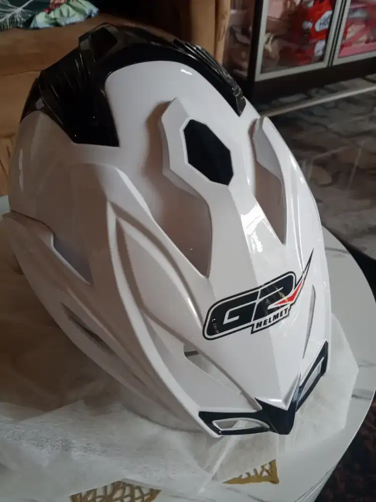 Helm merek G2  mulus di jamin