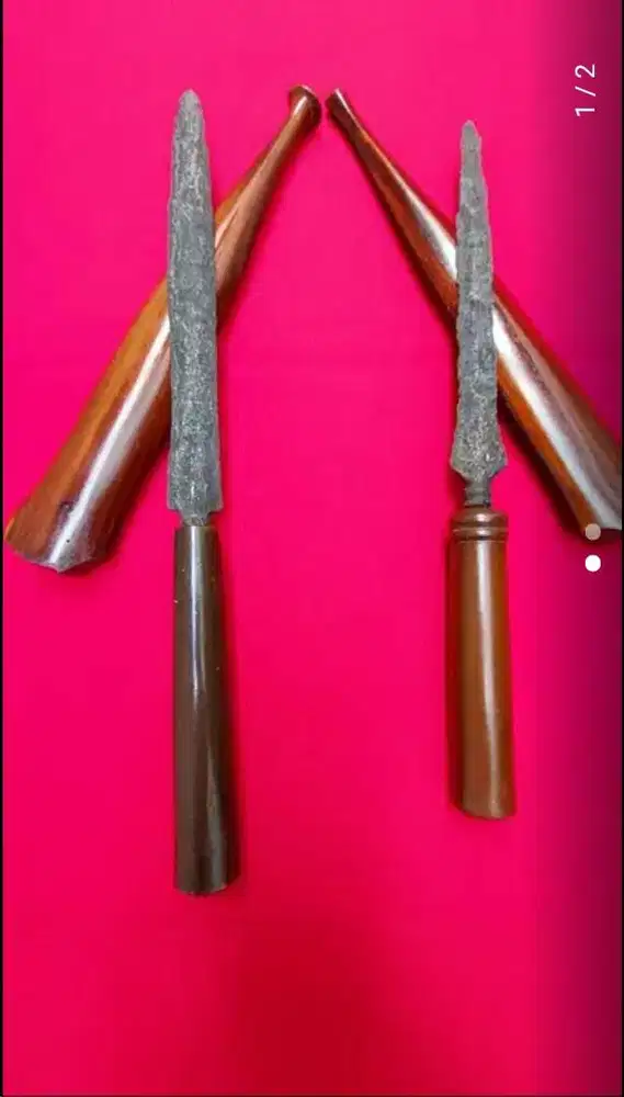 Sepasang Tombak Sepuh