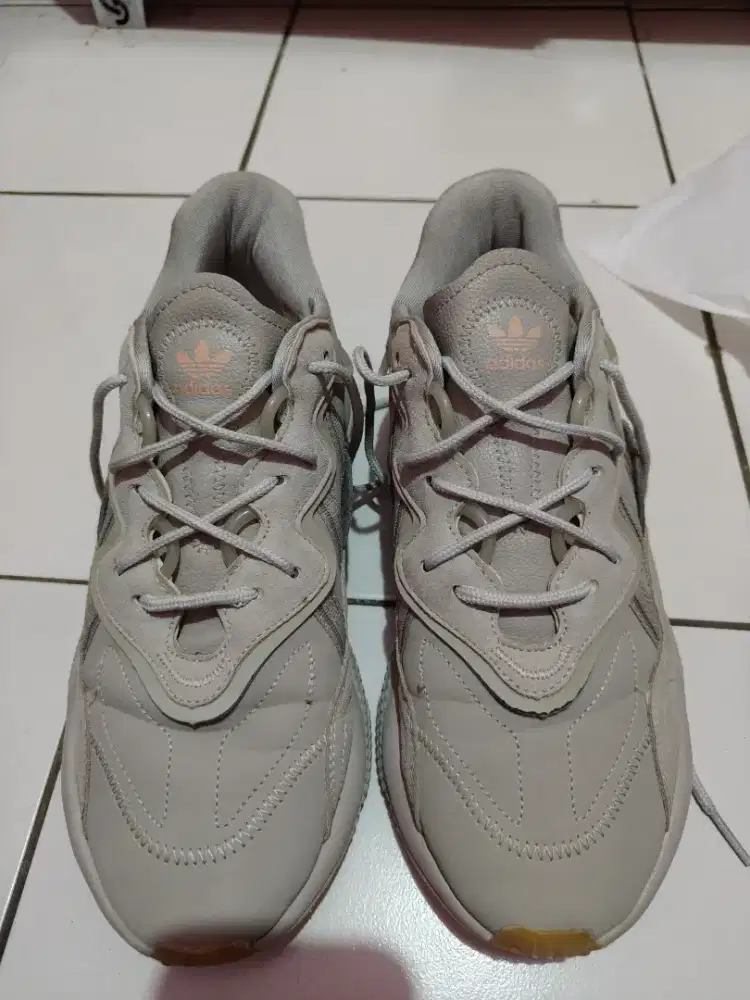Sepatu running Adidas Ozweego second
