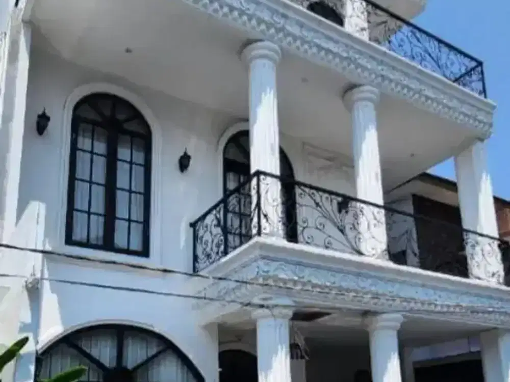 Rumah Antapani Gaya Eropa 3 Lantai Include Swimming Pool Siap Huni | LA074