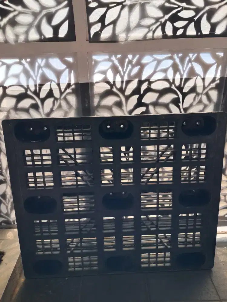 Pallet plastik bekas