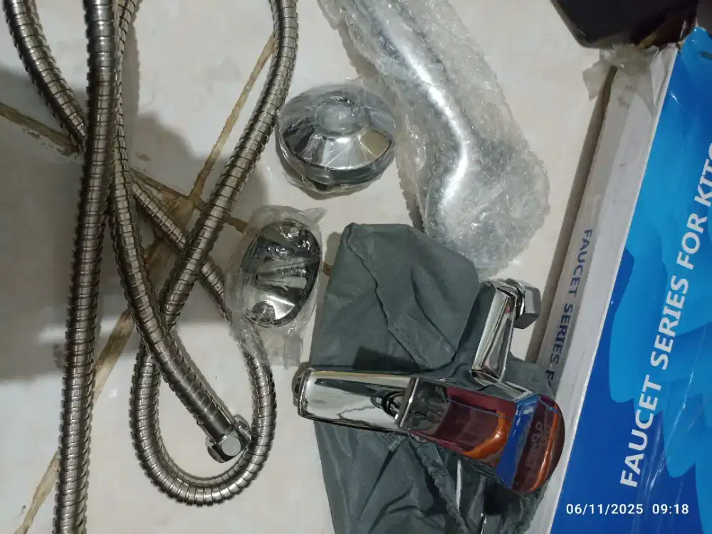 Shower Set Kran Air panas dan dingin