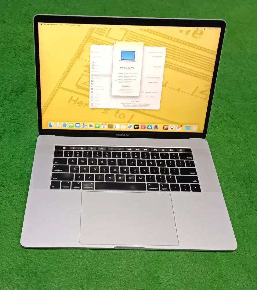 MacBook Pro 2018 15inch i7 16/256 Silver Touchbar Dual VGA Mulus Murah
