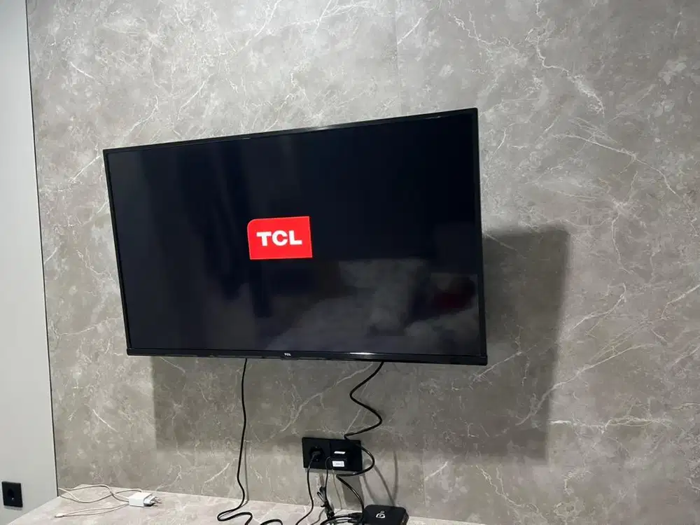 Tv TCl ukuran 43 inch