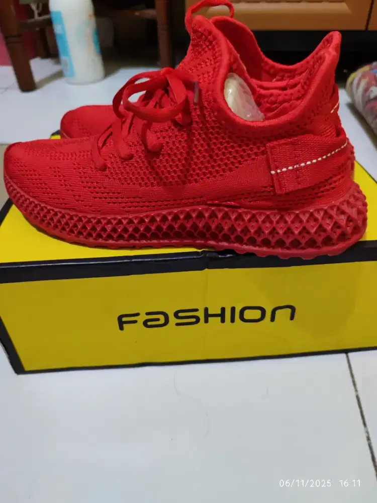 Sepatu sport  fashion