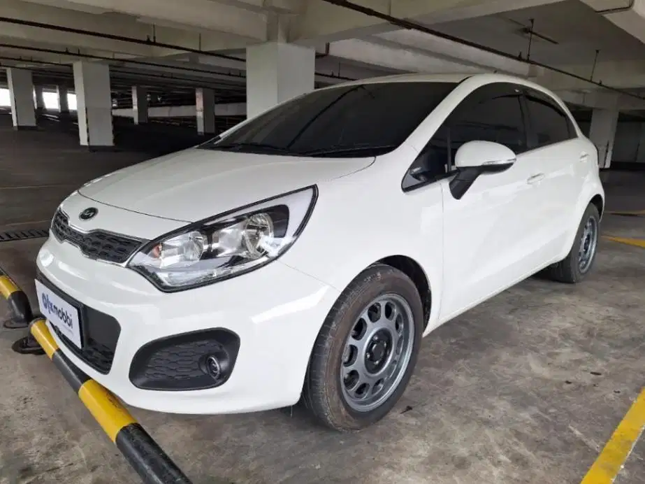 DP RENDAH Kia Rio 1.4 Bensin-AT 2014 FNBS