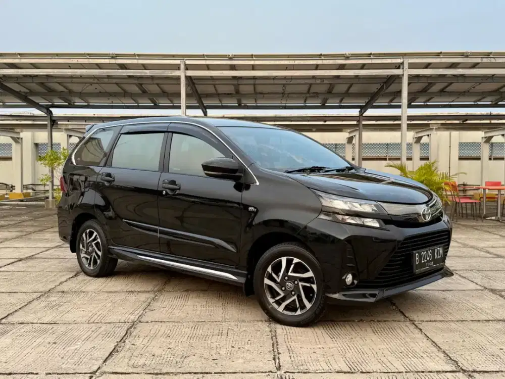 Toyota Avanza Veloz 1.5 AT. Tahun 2021. Hitam. Low km. Perfect cond