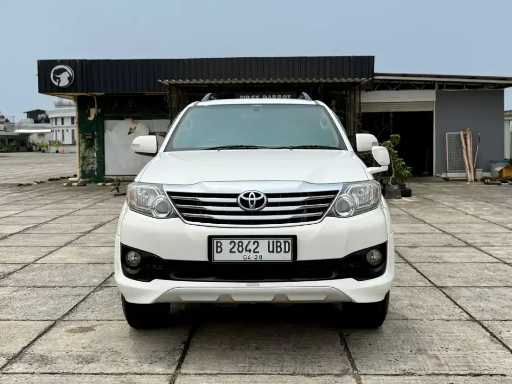 Toyota Fortuner TRD 2.7 AT. Tahun 2013. Putih. Low km. Perfect cond