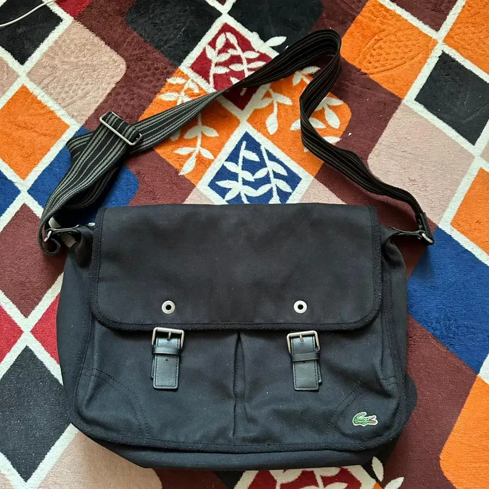 Lacoste messenger bag in black canvas muat laptop