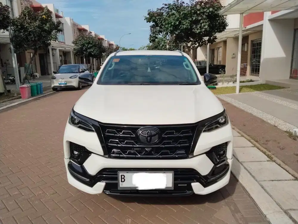 Jual fortuner thn 2021 2.4 TRD low km