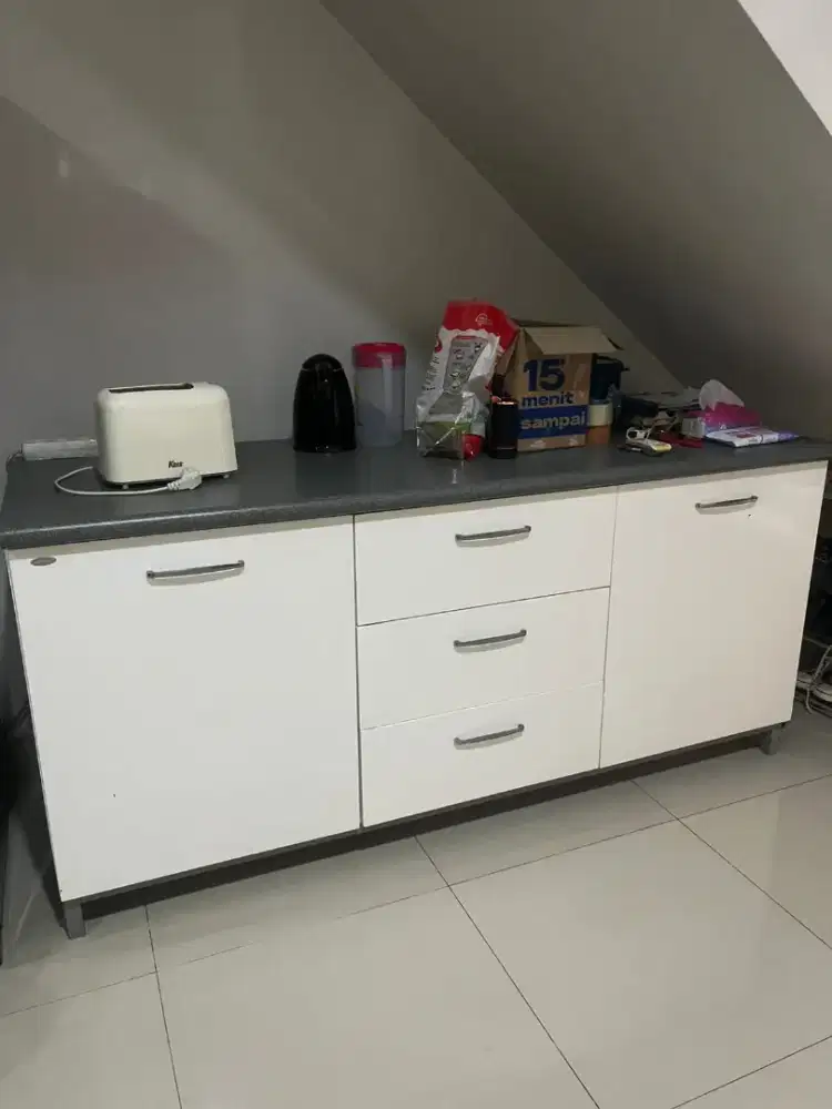 Dijual meja kitchen set bawah merek informa