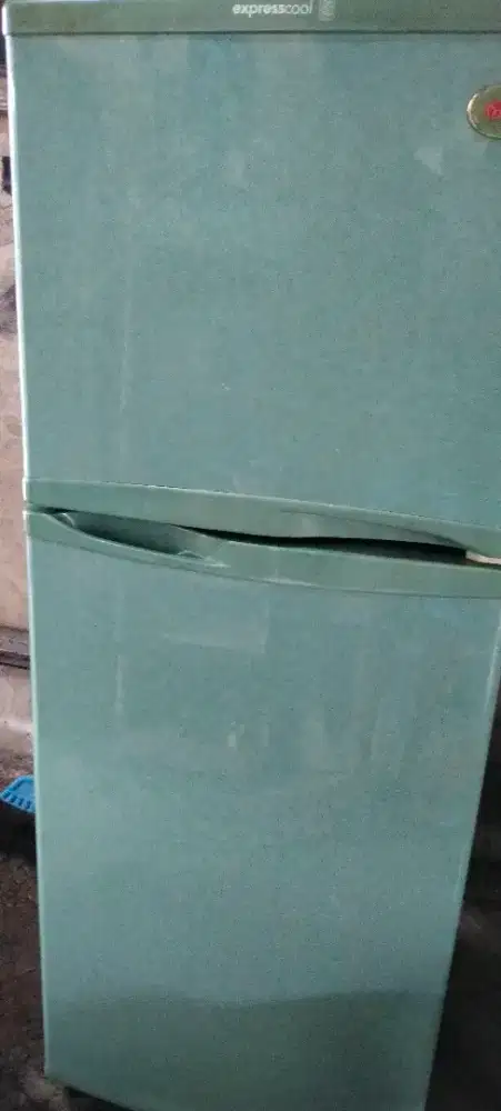 Kulkas 2 pintu merk LG expresscool