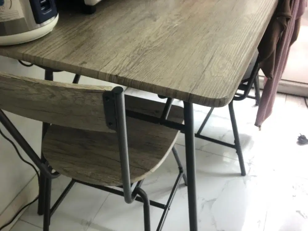 Meja makan brand selma