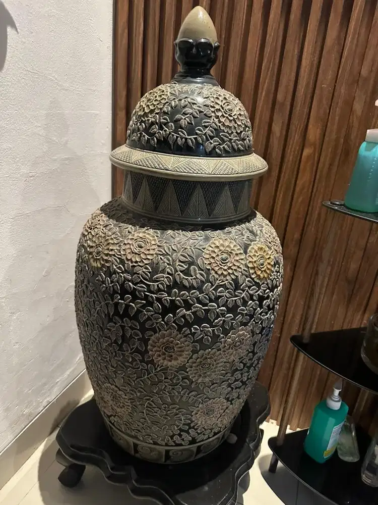 Dijual guci mewah seperti baru