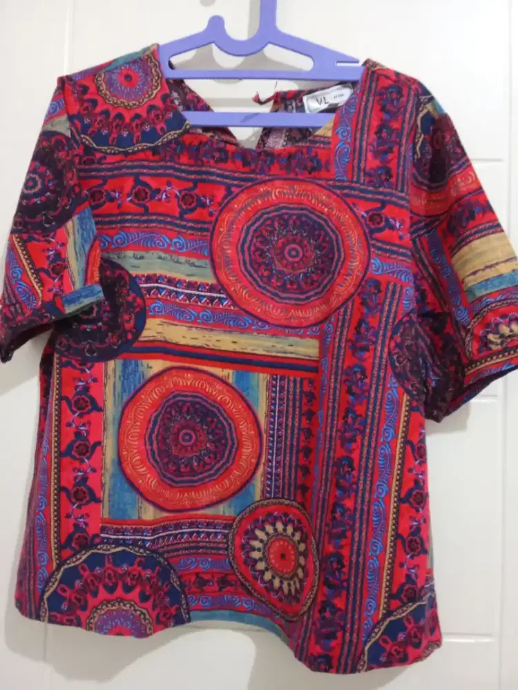 Preloved Atasan wanita motif bulat