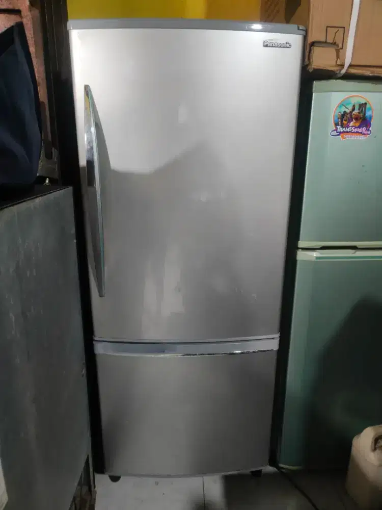 Kulkas Panasonic Jumbo (frezer bawah)normal orisinil