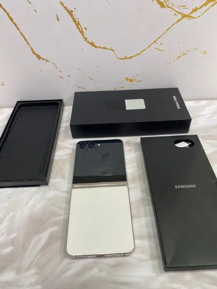 SAMSUNG Z FLIP 5 8/256GB crem