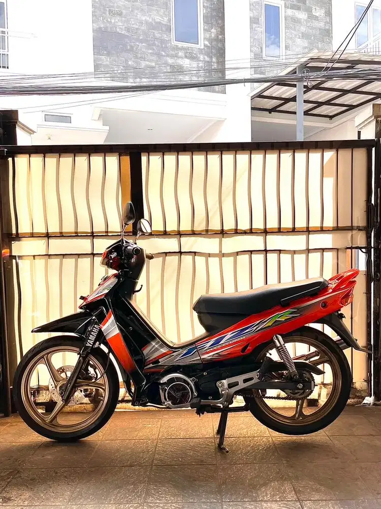 Yamaha F1ZR Fullcluth 2004