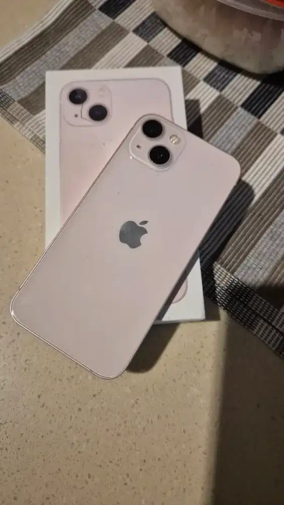 Iphone 13 256 GB garansi Ibox Second msh mulus