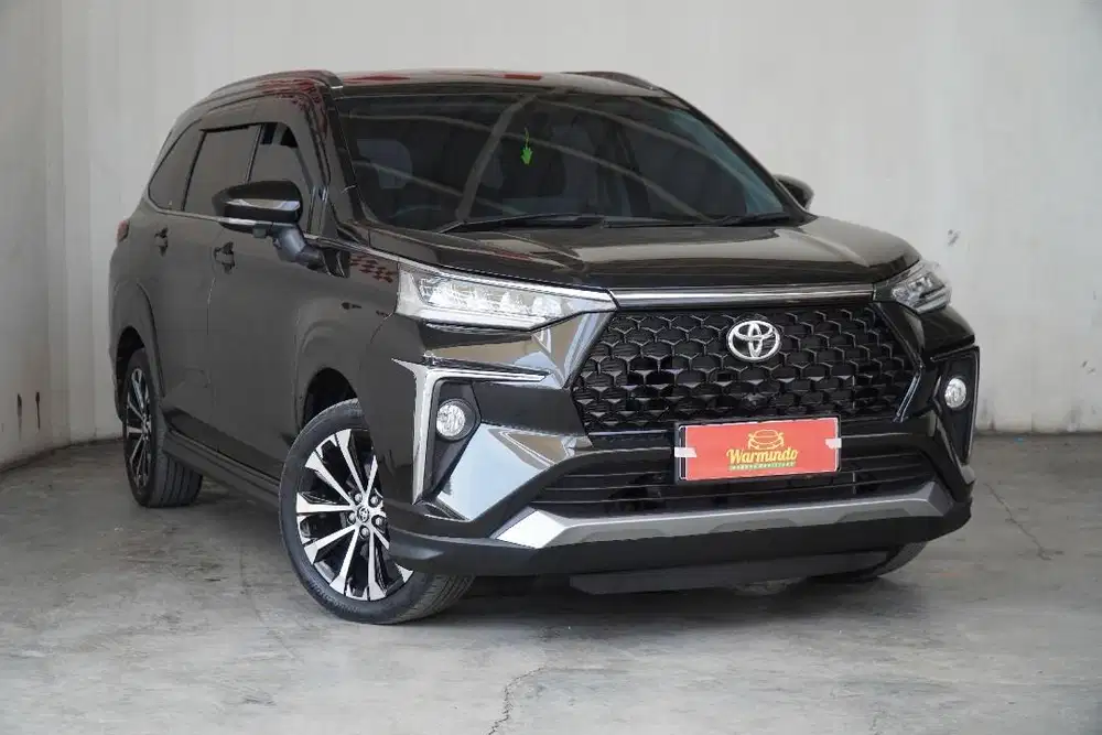 Toyota Veloz Q CVT 1.5 tahun 2022 hitam Avanza Veloz Matic AT DP minim