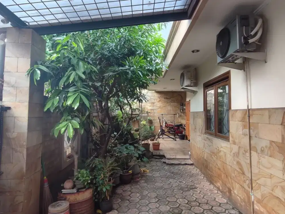 For Sale! Rumah Strategis 225m² Tebet Timur Dalam  9 - Akses 2 Mobil, Lokasi Premium