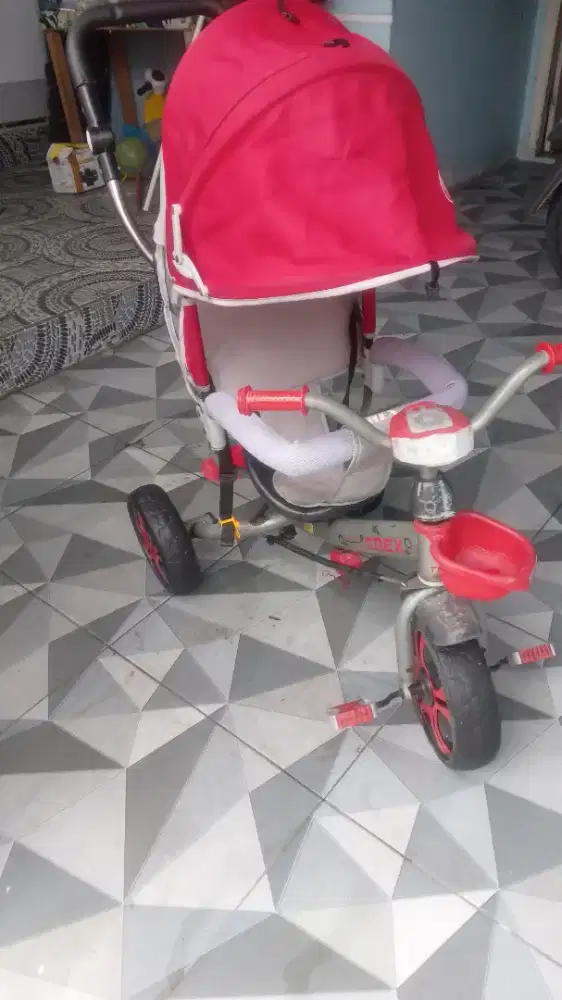 Sepeda anak sudah tidak terpakai