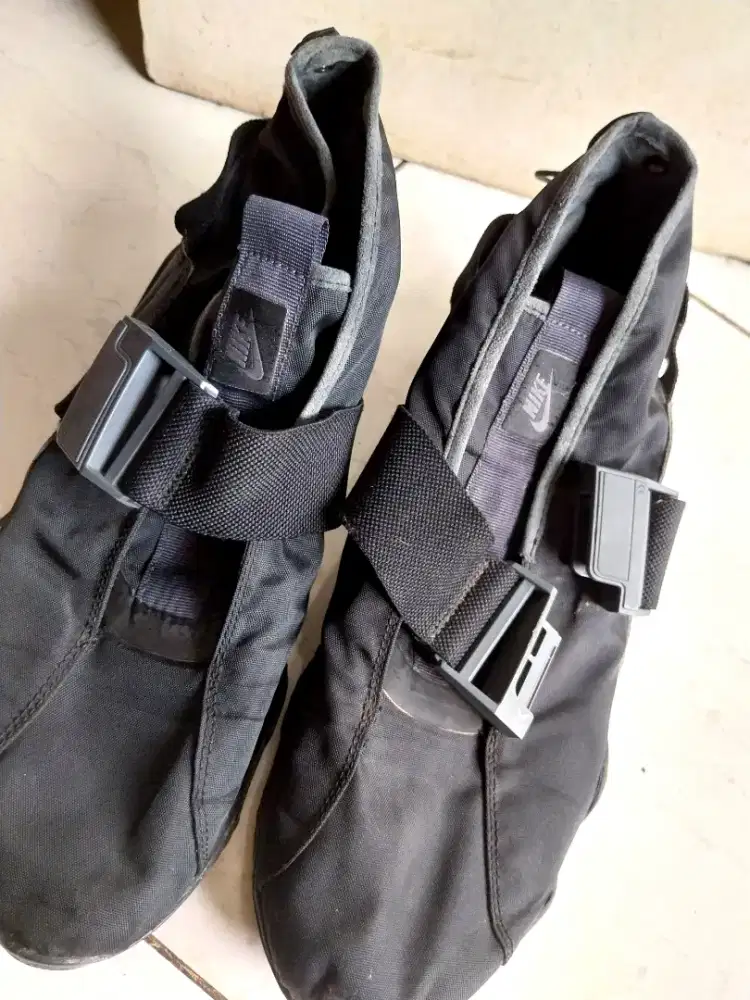 Dijual sepatu pria sneaker merk Nike Komyuter SE black size UK 10/44