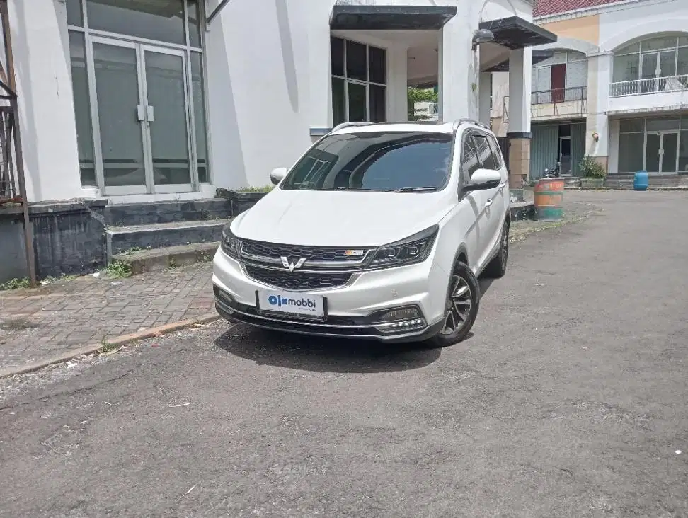 Like New - WULING CORTEZ 1.5 LT LUX BENSIN A/T 2021 PUTIH