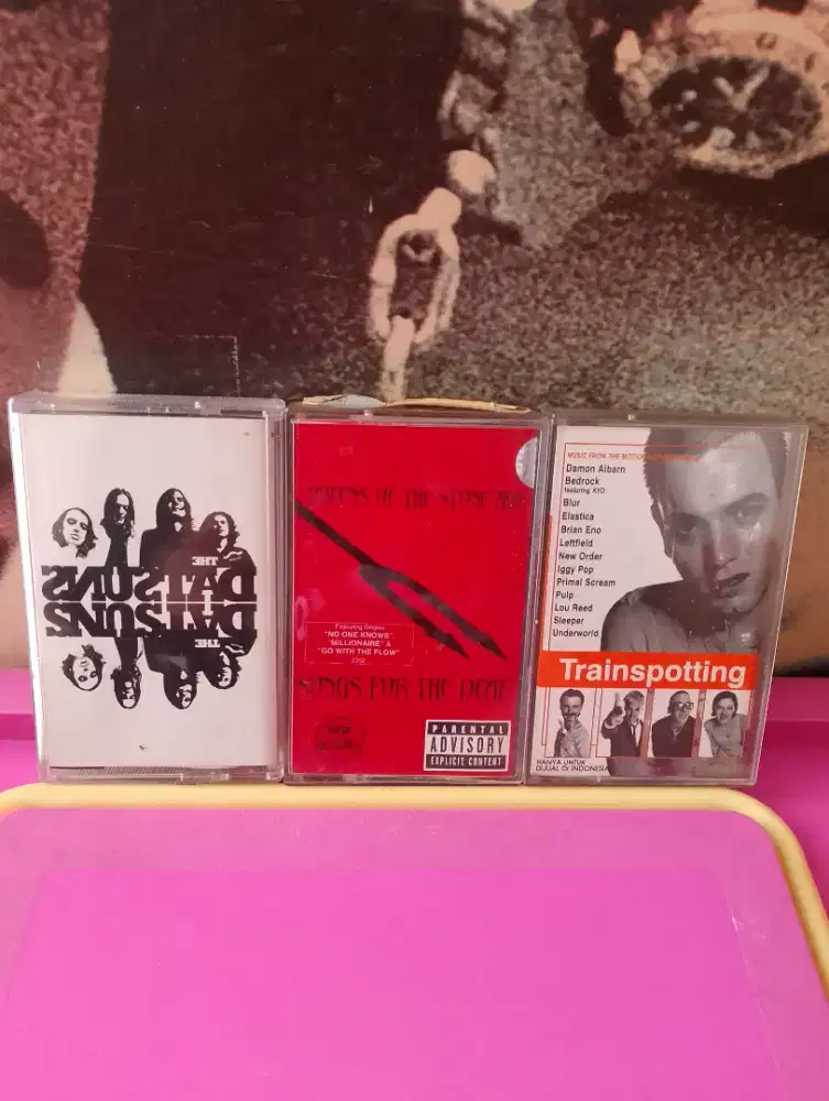 KASET PITA QUEENS OF THE STONE AGE, THE DATSUNS & OST TRAINSPOTTING