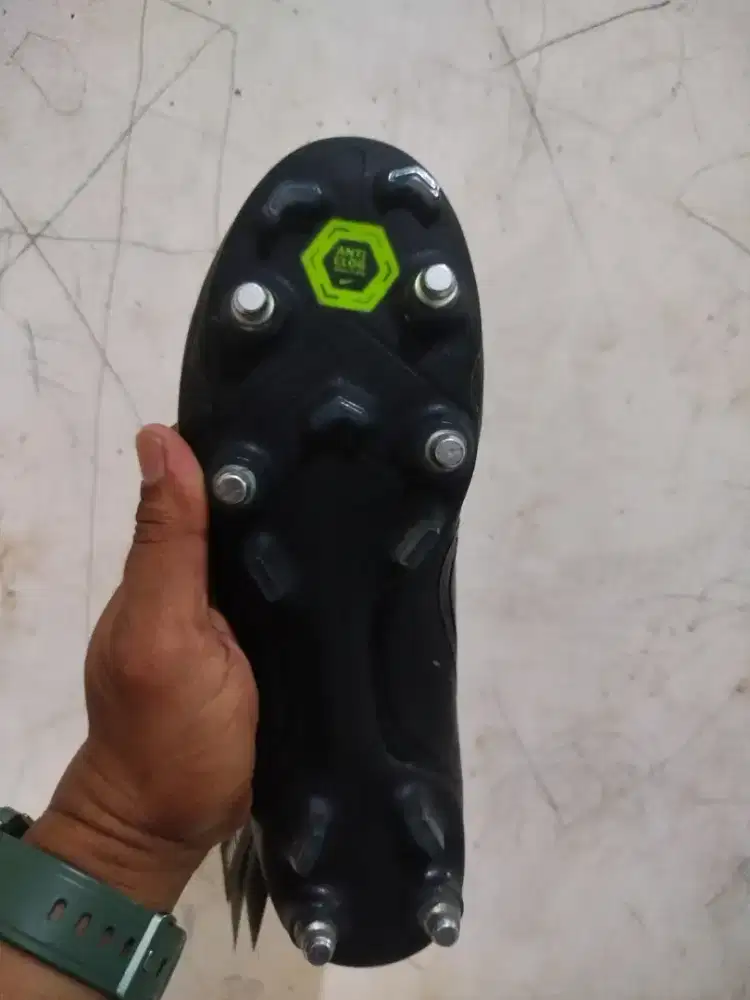 Sepatu bola edisi ronaldo made in bosnia