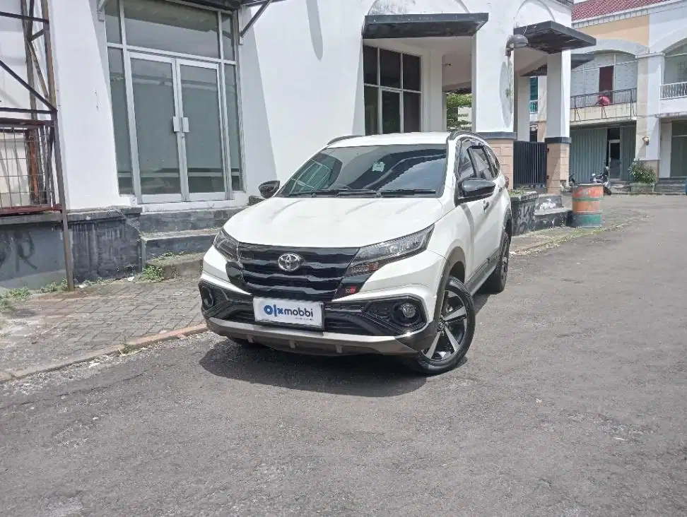 Like New - TOYOTA RUSH 1.5 GR SPORT BENSIN A/T 2025 PUTIH