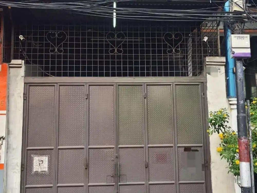 Dijual / Disewakan Ruko Siap Usaha & Hadap Jalan di Pangeran Tubagus Angke