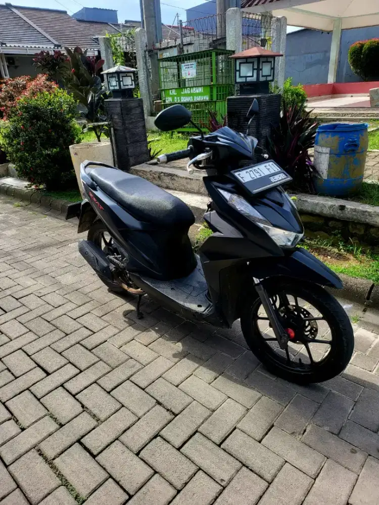 Honda beat deluxe hitam